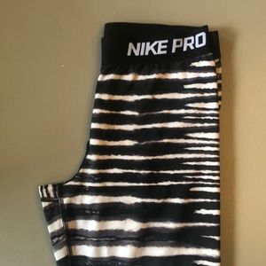 Nike Pro 3/4 Length Spandex/Leggings